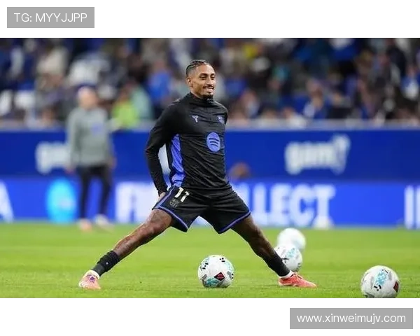 拉菲尼亚持续提升状态,助力球队逆转胜利表现稳健。